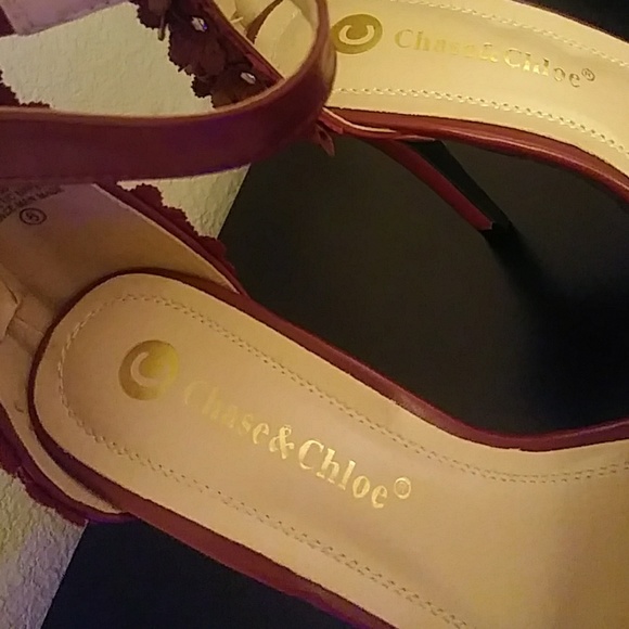 Maroon Chase & Chloe Heels - Picture 4 of 4